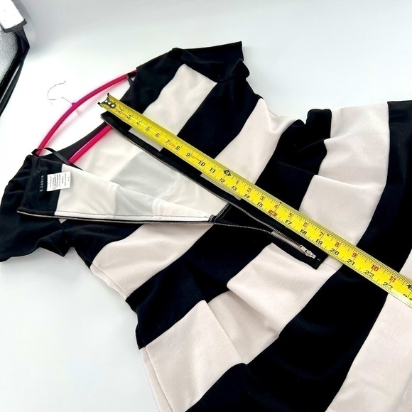 B. Darlin Black and White Stripe Dress Junior size 13/14 Woman’s size L - Picture 9 of 12